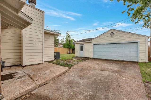 1343 Gardenia Drive, Houston, TX 77018