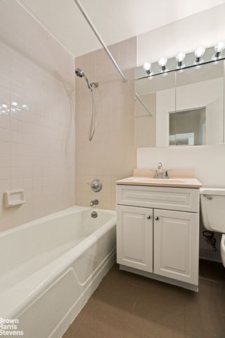 1725 York Ave Apt 17G, New York City, NY 10128