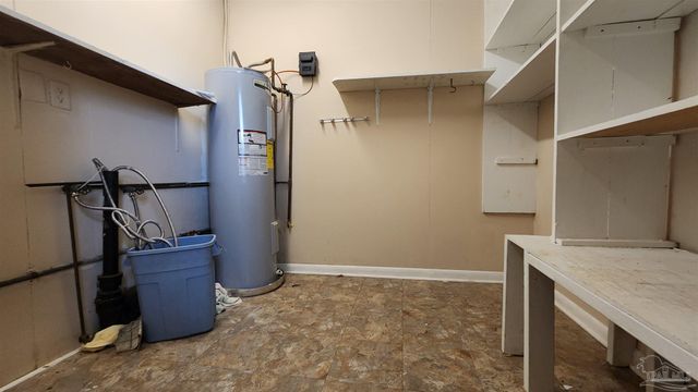1810 Toni St, Pensacola, FL 32504
