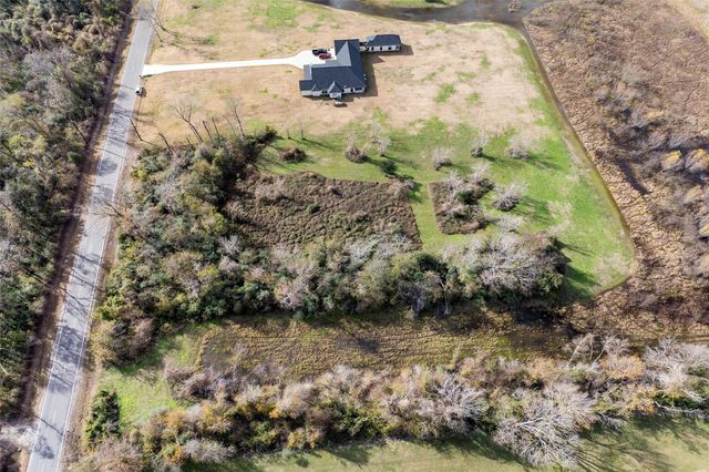 702 County Road 34, Angleton, TX 77515