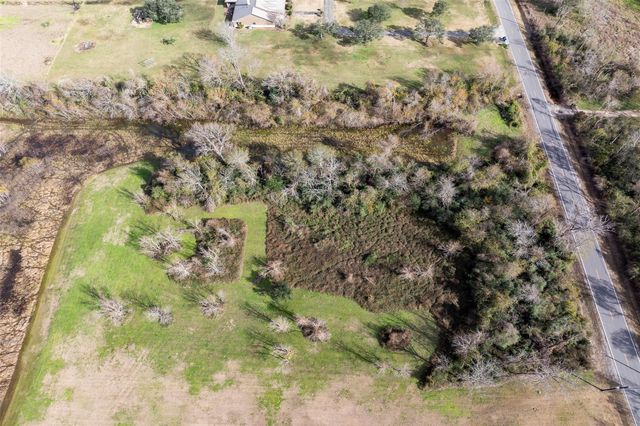 702 County Road 34, Angleton, TX 77515