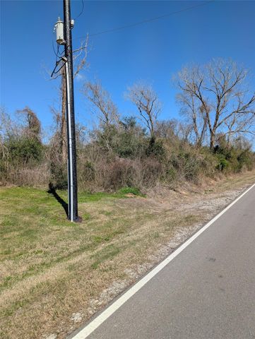 702 County Road 34, Angleton, TX 77515