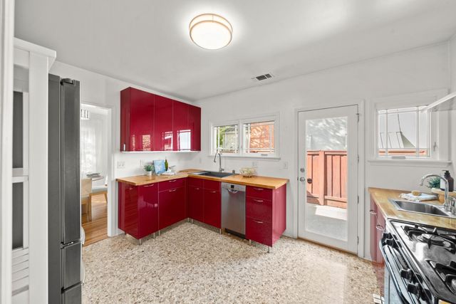 1617 42nd St, Sacramento, CA 95819