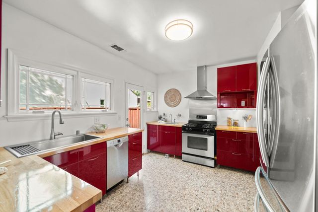 1617 42nd St, Sacramento, CA 95819