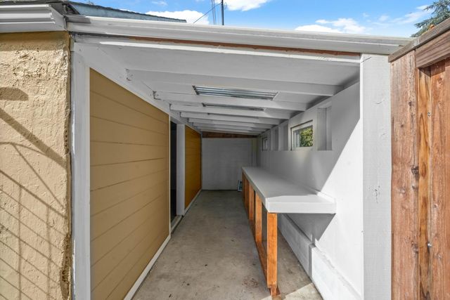 1617 42nd St, Sacramento, CA 95819