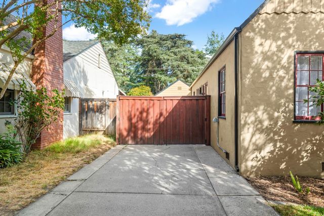 1617 42nd St, Sacramento, CA 95819