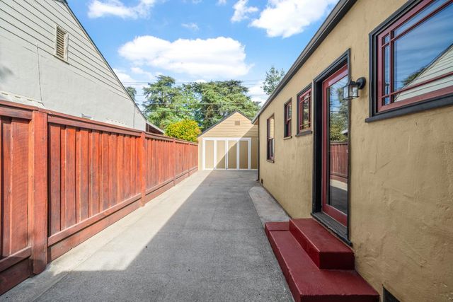 1617 42nd St, Sacramento, CA 95819