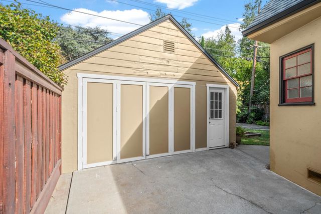 1617 42nd St, Sacramento, CA 95819