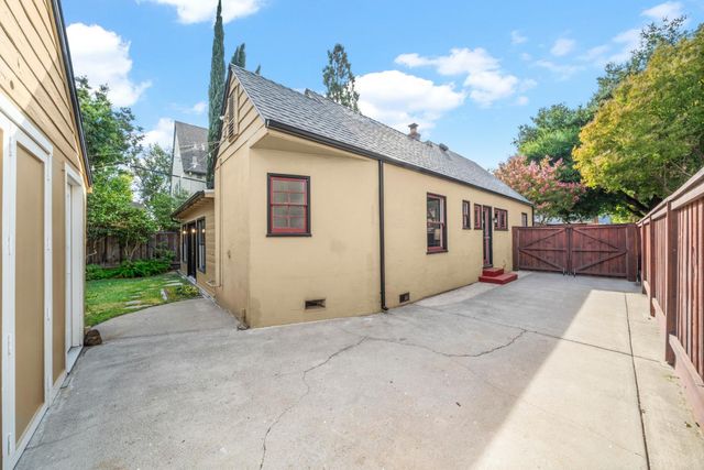 1617 42nd St, Sacramento, CA 95819