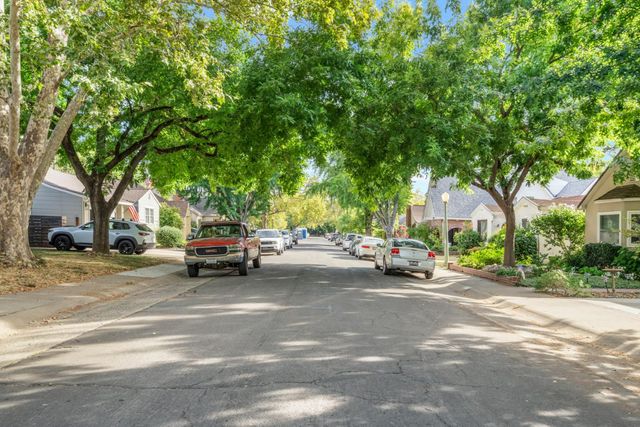 1617 42nd St, Sacramento, CA 95819
