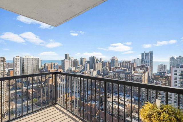 1255 N Sandburg Terrace 2912, Chicago, IL 60610