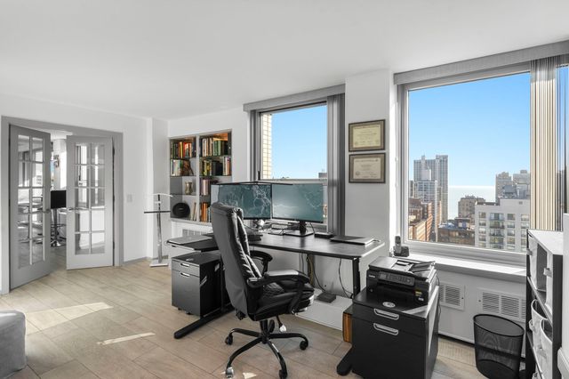 1255 N Sandburg Terrace 2912, Chicago, IL 60610