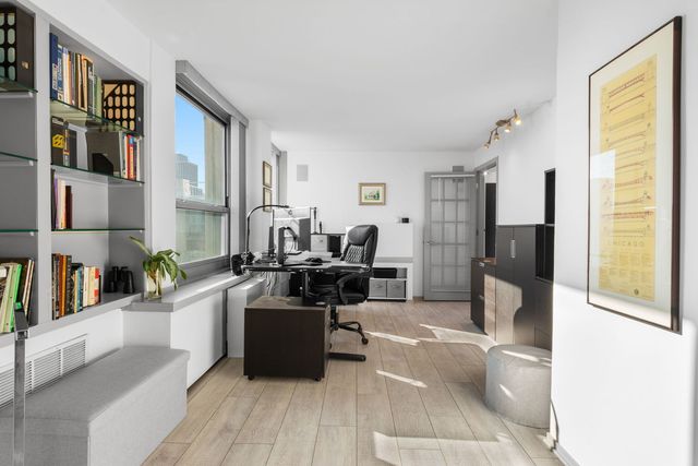 1255 N Sandburg Terrace 2912, Chicago, IL 60610