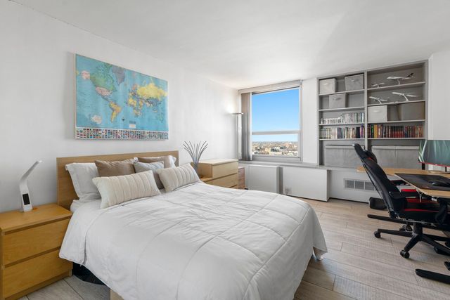 1255 N Sandburg Terrace 2912, Chicago, IL 60610