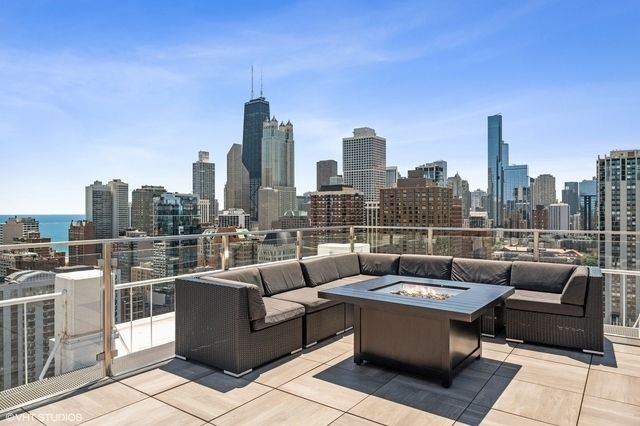 1255 N Sandburg Terrace 2912, Chicago, IL 60610