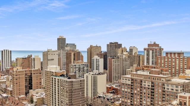1255 N Sandburg Terrace 2912, Chicago, IL 60610