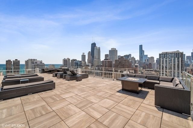 1255 N Sandburg Terrace 2912, Chicago, IL 60610