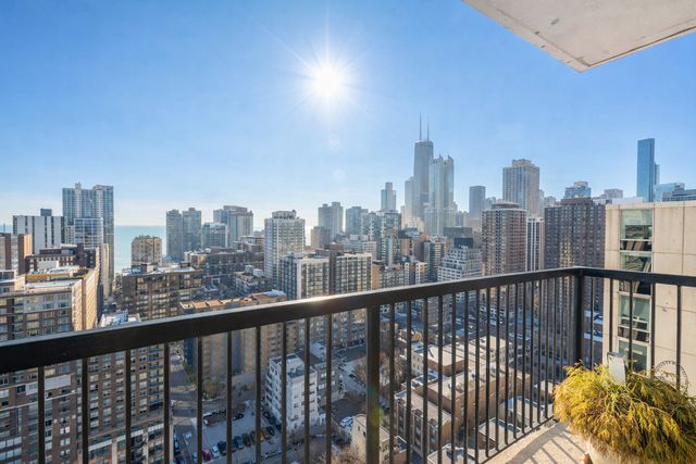 1255 N Sandburg Terrace 2912, Chicago, IL 60610