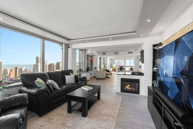 1255 N Sandburg Terrace 2912, Chicago, IL 60610