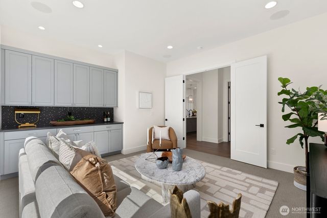 15045 SE 45th Place, Bellevue, WA 98006