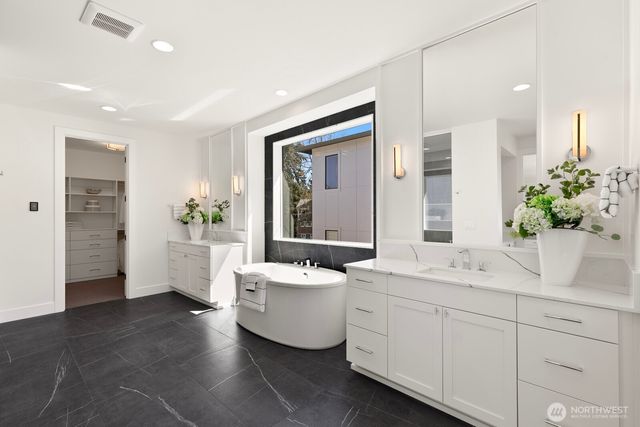 15045 SE 45th Place, Bellevue, WA 98006