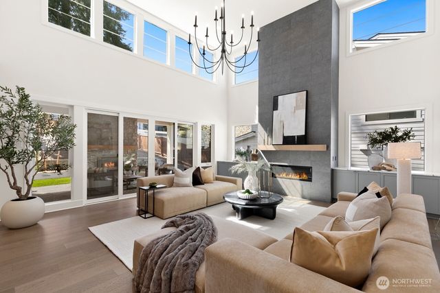 15045 SE 45th Place, Bellevue, WA 98006