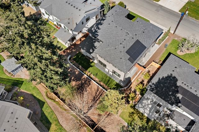 15045 SE 45th Place, Bellevue, WA 98006