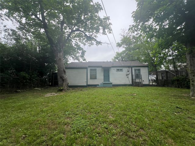2722 Locust Avenue, Dallas, TX 75216