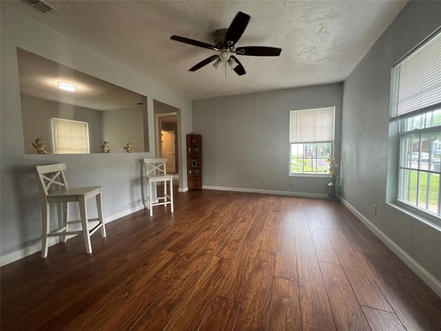 2722 Locust Avenue, Dallas, TX 75216