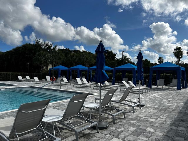 7053 Peters Lane, Delray Beach, FL 33446