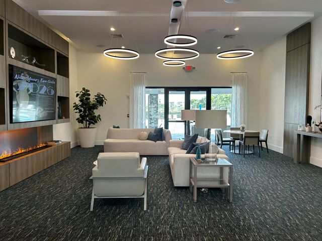 7053 Peters Lane, Delray Beach, FL 33446