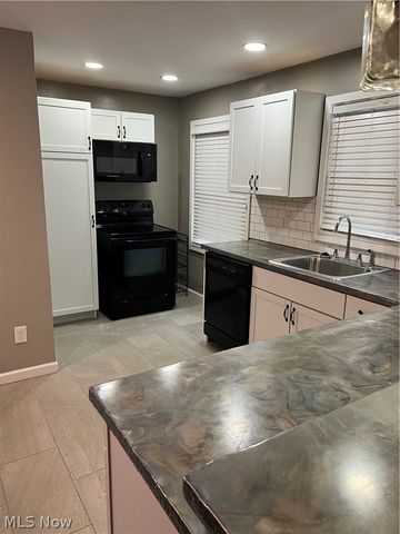 6070 Maplecliff Drive, Parma Heights, OH 44130