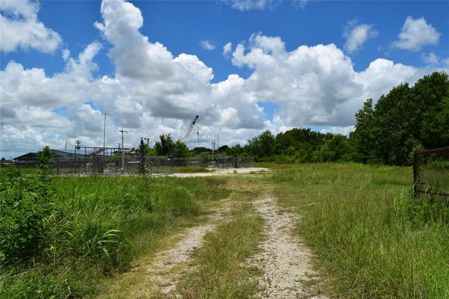 5350 N Highway 35, Pearland, TX 77511