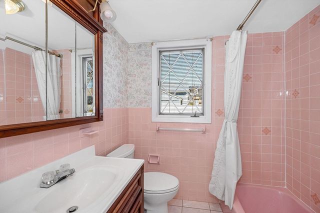 33 Pratt Street, Tewksbury, MA 01876