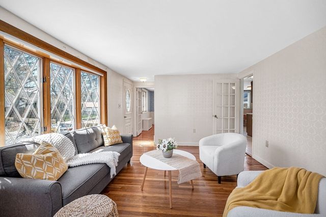 33 Pratt Street, Tewksbury, MA 01876