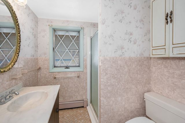 33 Pratt Street, Tewksbury, MA 01876