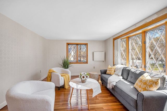 33 Pratt Street, Tewksbury, MA 01876