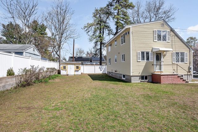 33 Pratt Street, Tewksbury, MA 01876