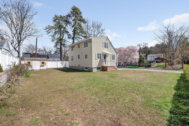 33 Pratt Street, Tewksbury, MA 01876