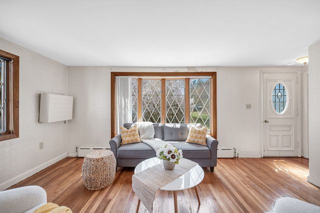 33 Pratt Street, Tewksbury, MA 01876