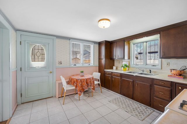 33 Pratt Street, Tewksbury, MA 01876