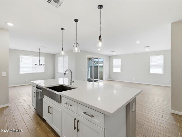 10807 W JONES Avenue, Tolleson, AZ 85353