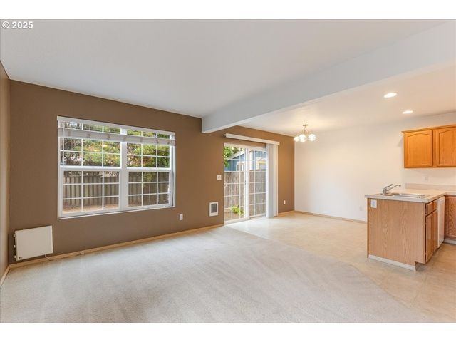 1094 S PENNINGTON Dr, Newberg, OR 97132