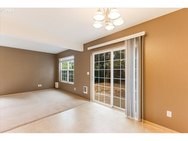 1094 S PENNINGTON Dr, Newberg, OR 97132