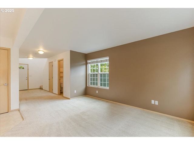 1094 S PENNINGTON Dr, Newberg, OR 97132