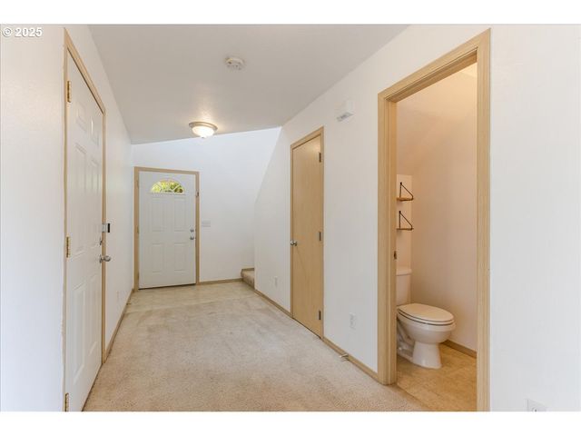 1094 S PENNINGTON Dr, Newberg, OR 97132