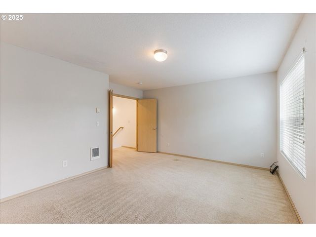 1094 S PENNINGTON Dr, Newberg, OR 97132