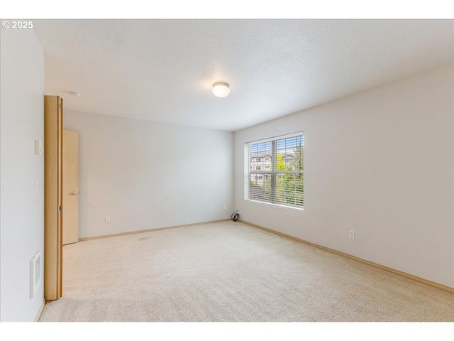 1094 S PENNINGTON Dr, Newberg, OR 97132