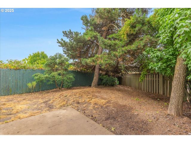 1094 S PENNINGTON Dr, Newberg, OR 97132