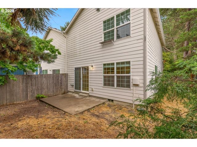 1094 S PENNINGTON Dr, Newberg, OR 97132